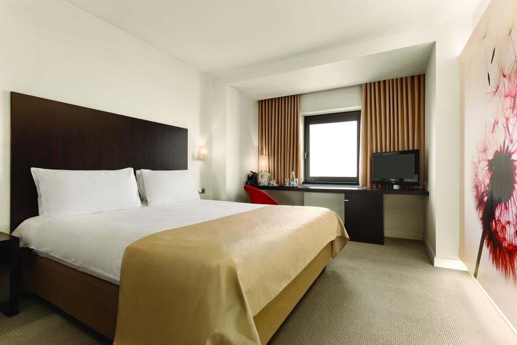 HOTEL-RAMADA-PLAZA-BUCURESTI-ROMANIA-AIR-TOUR-TRAVEL-4