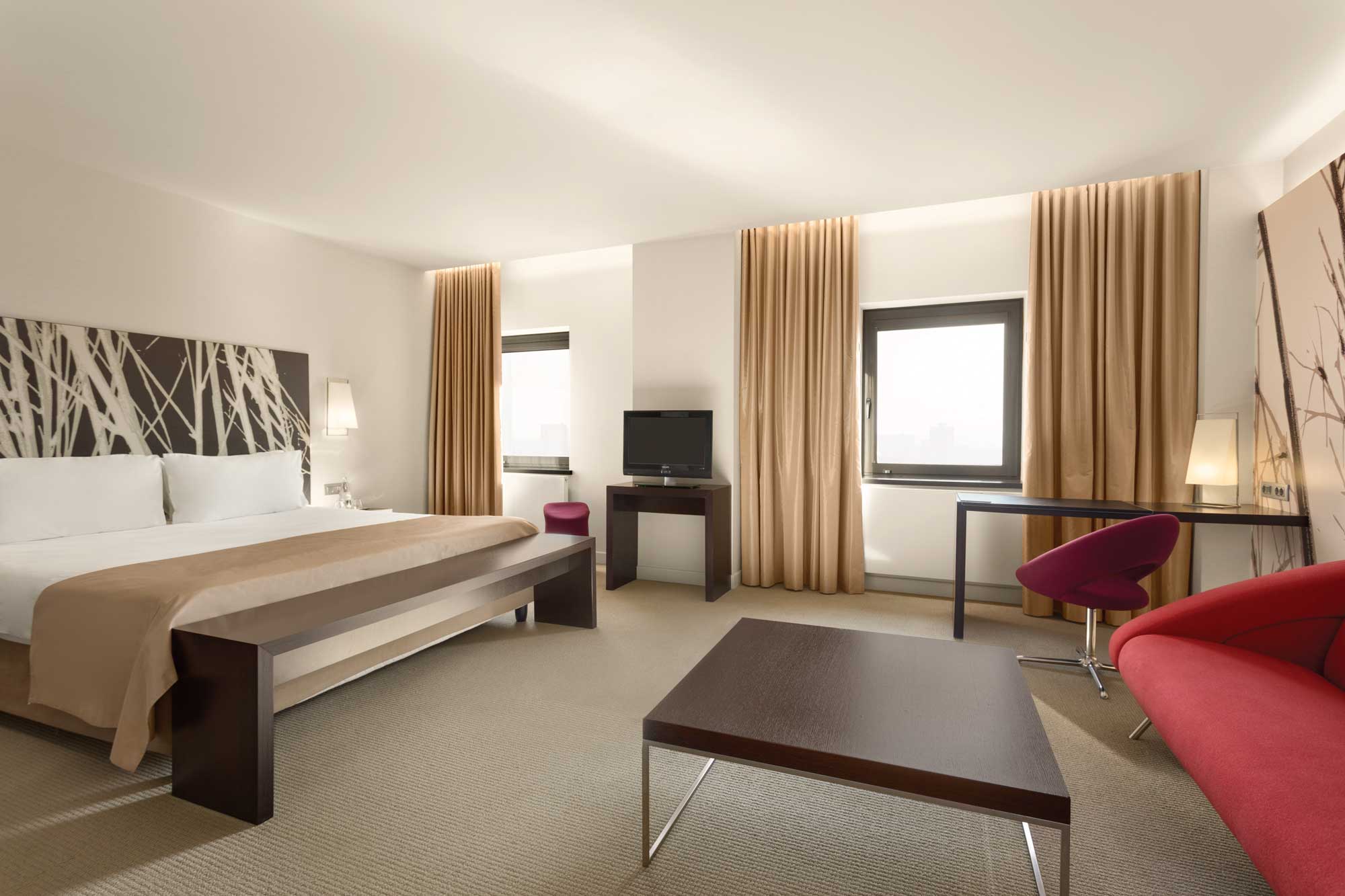 HOTEL-RAMADA-PLAZA-BUCURESTI-ROMANIA-AIR-TOUR-TRAVEL-5