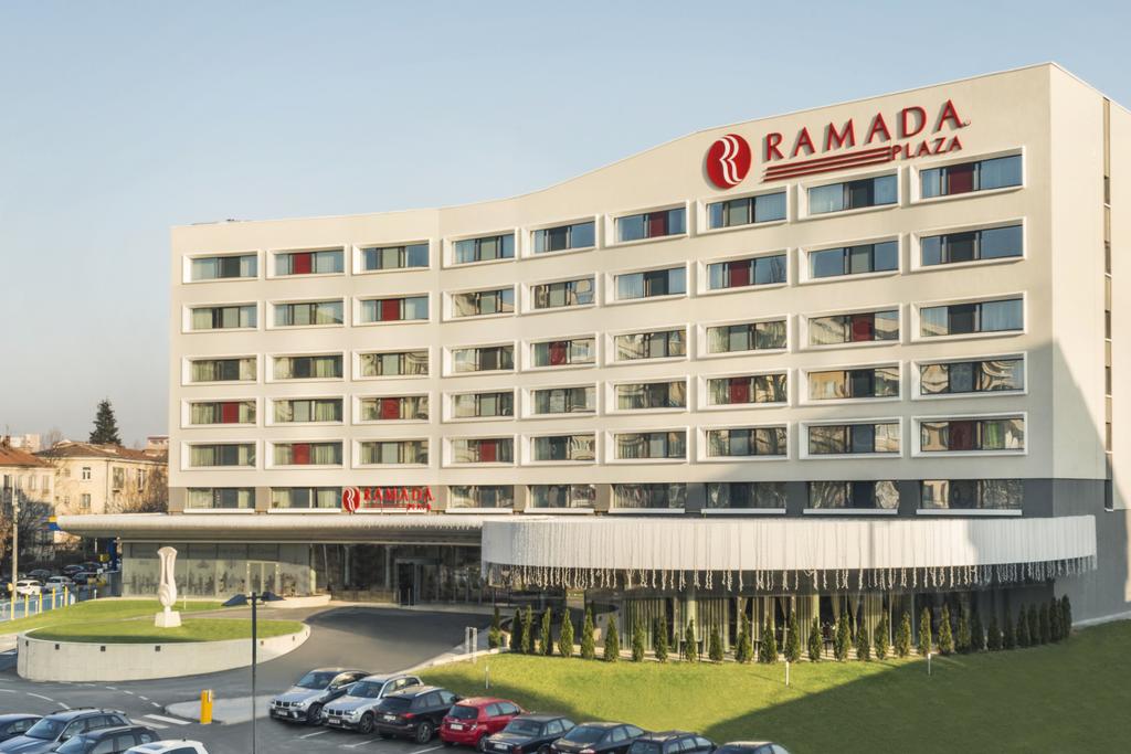 HOTEL-RAMADA-PLAZA-CRAIOVA-AIR-TOUR-TRAVEL-1