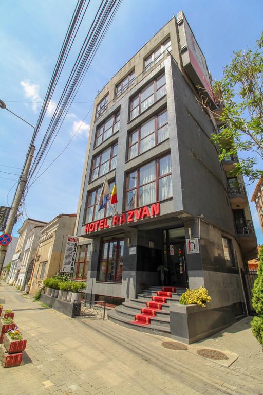 HOTEL-RAZVAN-BUCURESTI-ROMANIA-AIR-TOUR-TRAVEL-1