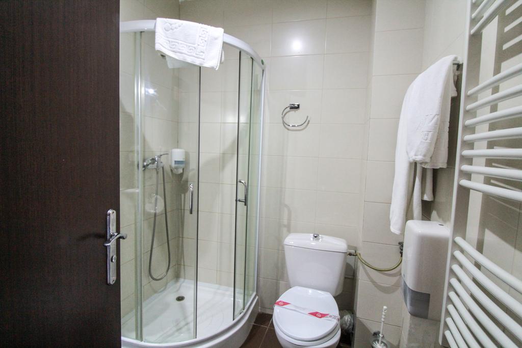 HOTEL-RAZVAN-BUCURESTI-ROMANIA-AIR-TOUR-TRAVEL-6