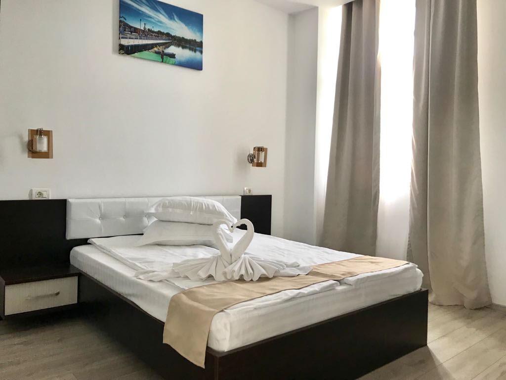 HOTEL-RESORT-BABYLONIA-COSTINESTI-ROMANIA-AIR-TOUR-TRAVEL-4