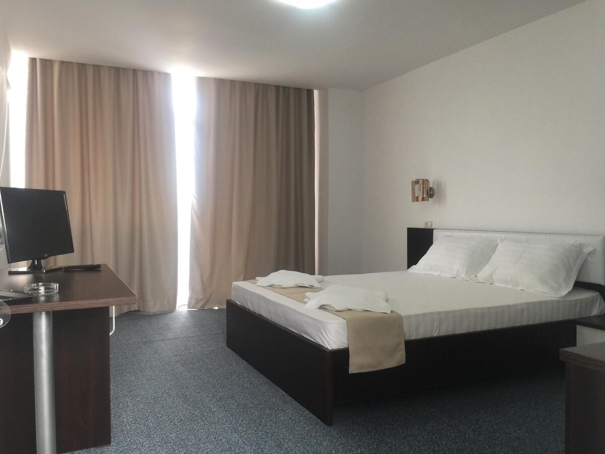 HOTEL-RESORT-BABYLONIA-COSTINESTI-ROMANIA-AIR-TOUR-TRAVEL-5