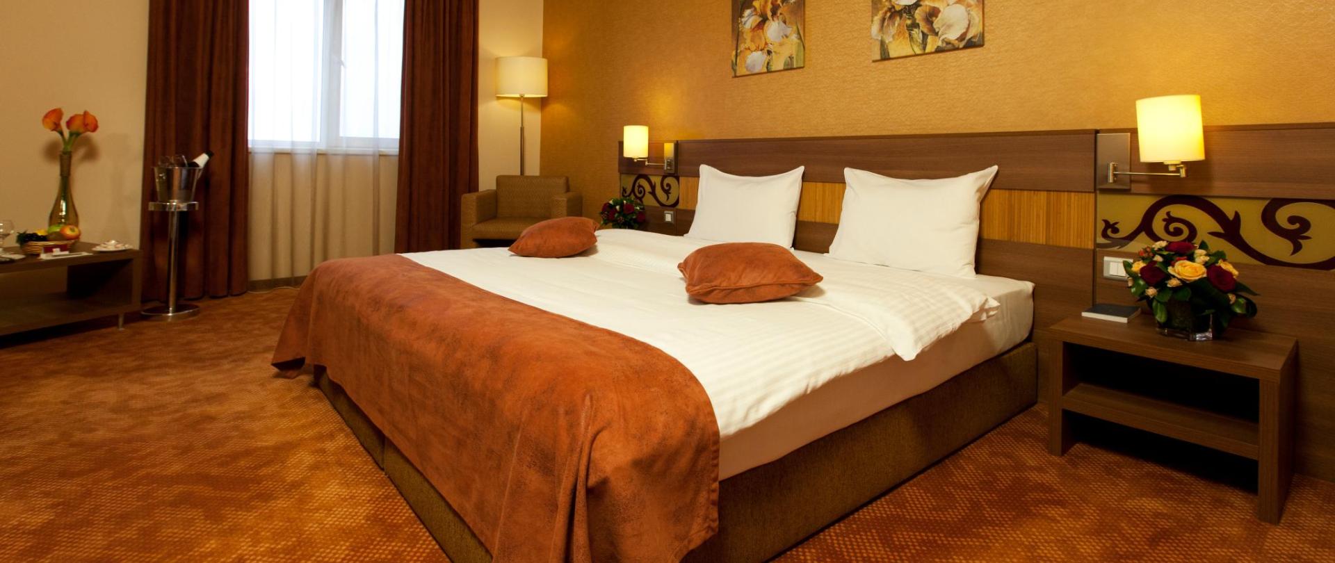 HOTEL-RIN-GRAND-HOTEL-BUCURESTI-ROMANIA-AIR-TOUR-TRAVEL-5