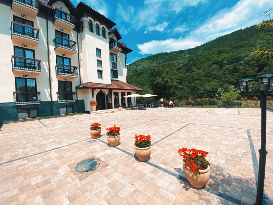 HOTEL-RIVER-CALIMANESTI-ROMANIA-AIR-TOUR-TRAVEL-6