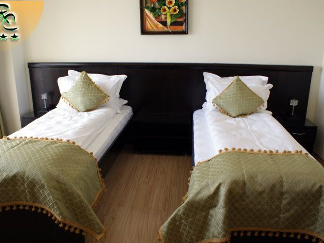 HOTEL-ROYAL-COSTINESTI-ROMANIA-AIR-TOUR-TRAVEL-3