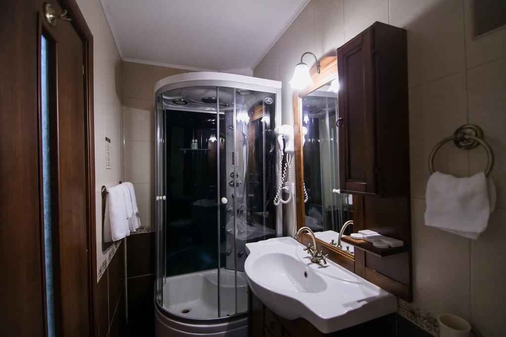 HOTEL-ROYAL-CRAIOVA-ROMANIA-AIR-TOUR-TRAVEL-7