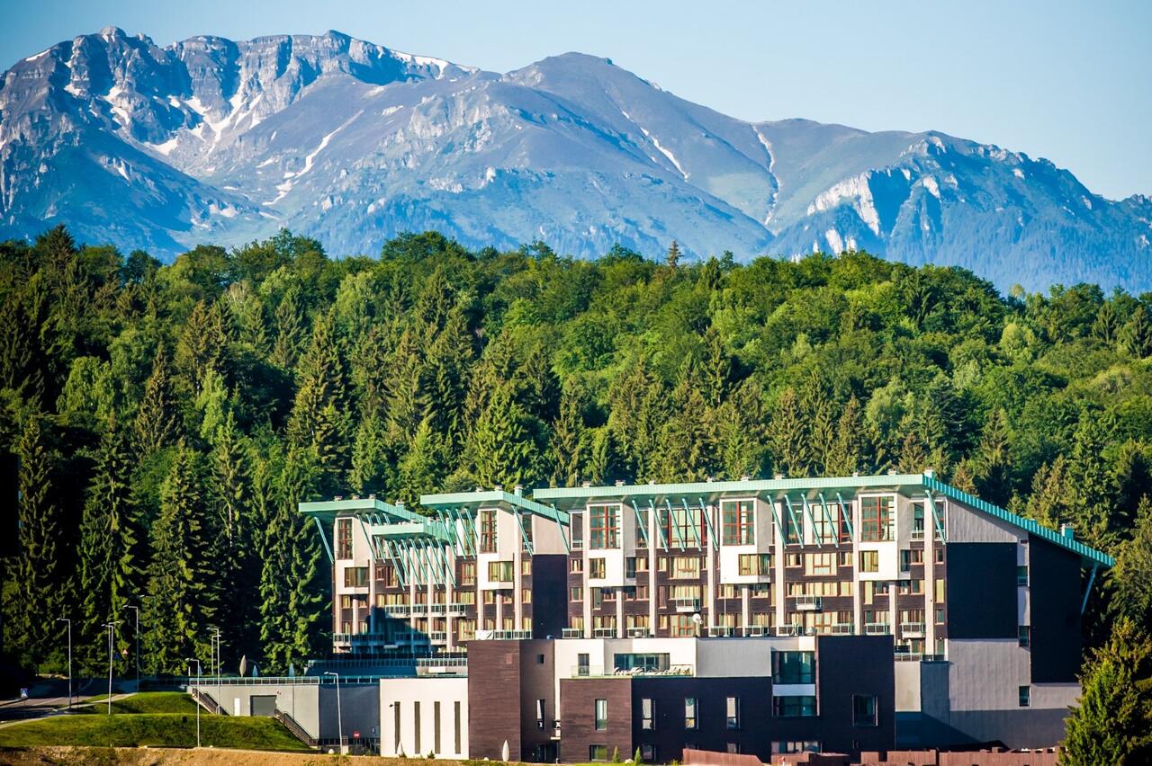 HOTEL-SILVER-MOUNTAIN-POIANA-BRASOV-ROMANIA-AIR-TOUR-TRAVEL-2
