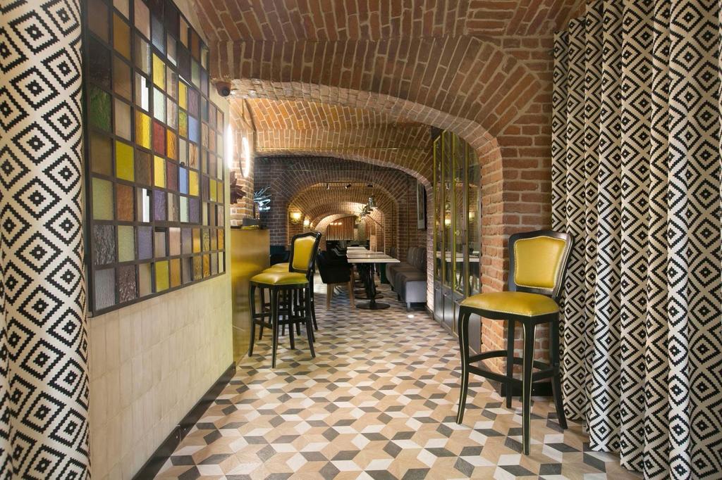 HOTEL-SPLENDID-CRAIOVA-ROMANIA-AIR-TOUR-TRAVEL-8
