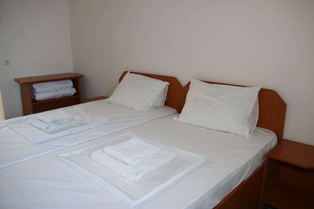 HOTEL-VRAJA-MARII-COSTINESTI-ROMANIA-AIR-TOUR-TRAVEL-8