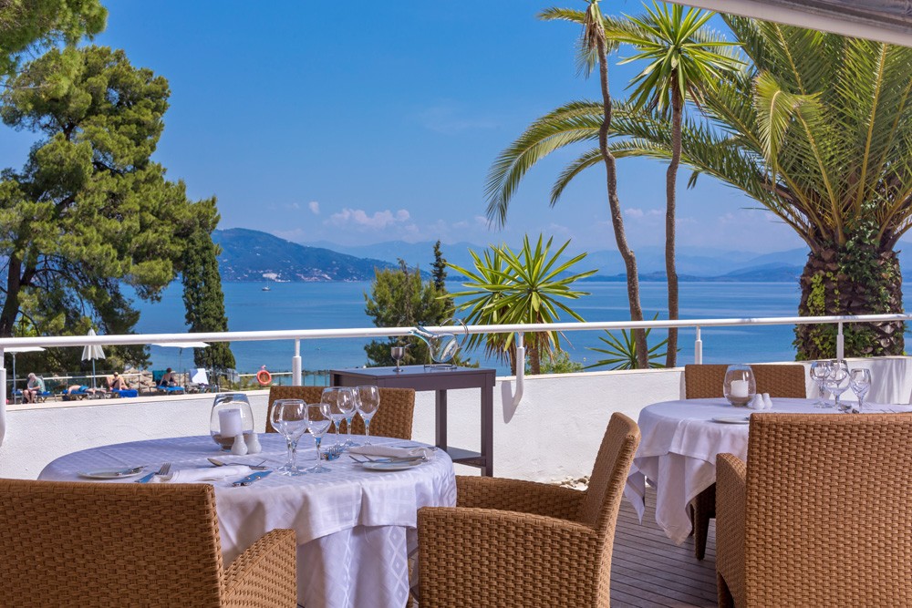 KONTOKALI-BAY-RESORT-HOTEL-CORFU-GRECIA-AIR-TOUR-TRAVEL-4