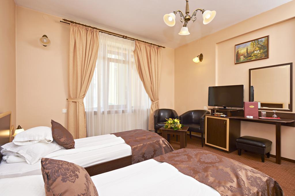 PENSIUNEA-AMBIENT-BRASOV-ROMANIA-AIR-TOUR-TRAVEL-5