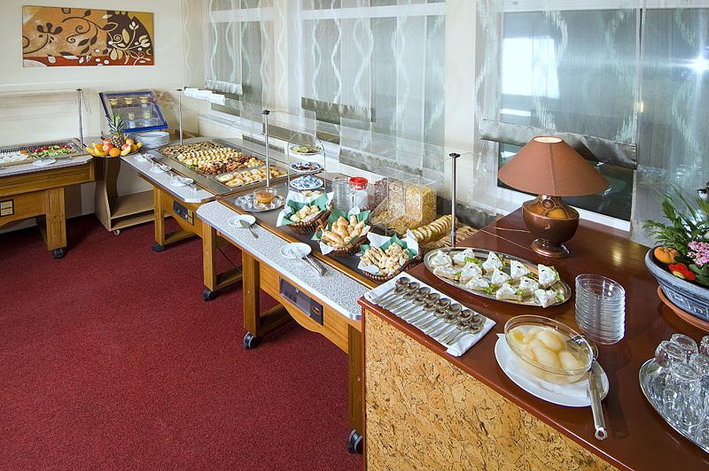 PENSIUNEA-AMBIENT-BRASOV-ROMANIA-AIR-TOUR-TRAVEL-9
