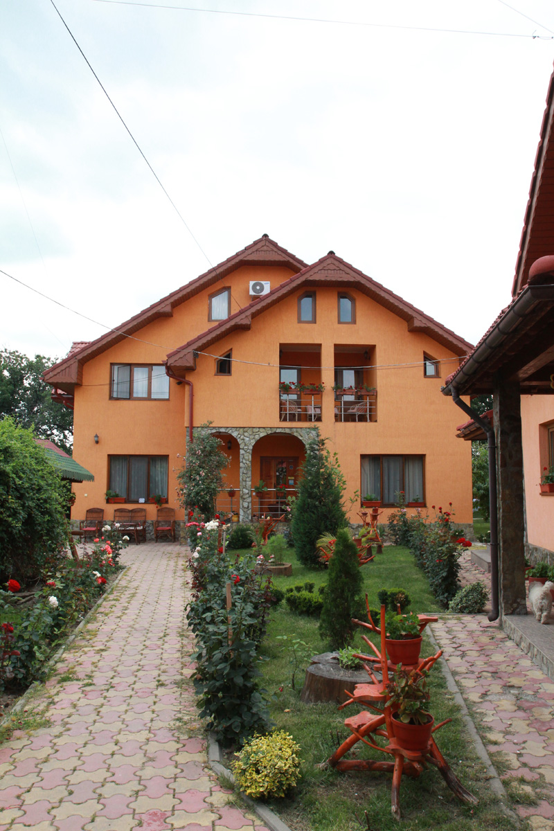 PENSIUNEA-ANDREEA-BAIA-DE-FIER-ROMANIA-AIR-TOUR-TRAVEL-1