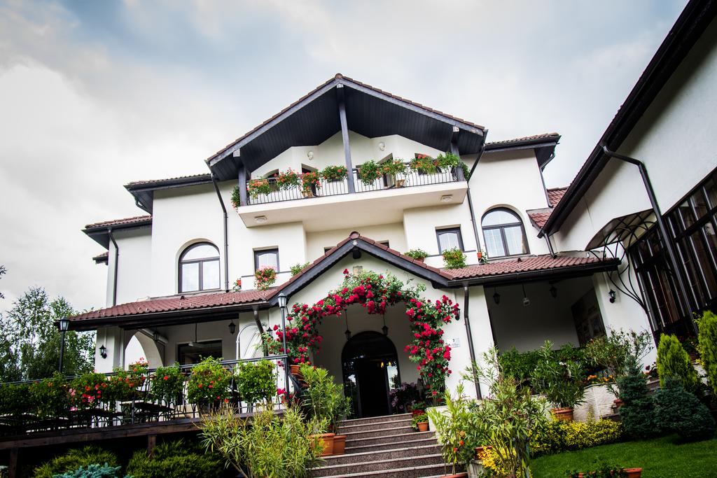 PENSIUNEA-CASA-DOMNEASCA-CURTEA-DE-ARGES-ROMANIA-AIR-TOUR-TRAVEL-1