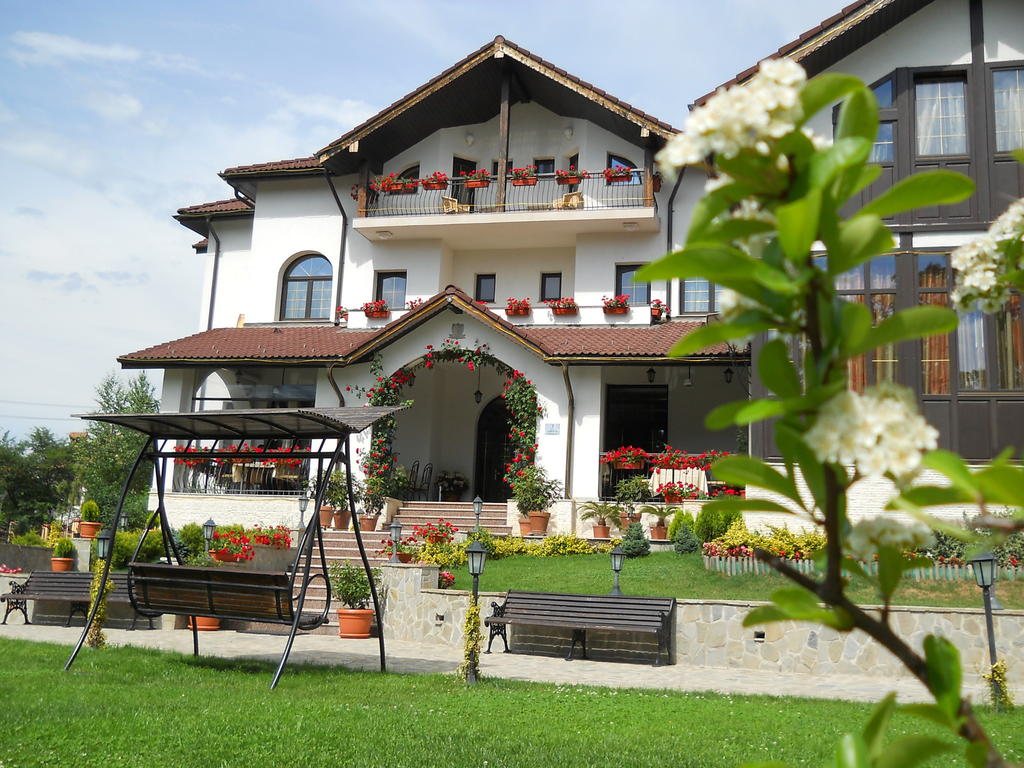 PENSIUNEA-CASA-DOMNEASCA-CURTEA-DE-ARGES-ROMANIA-AIR-TOUR-TRAVEL-10