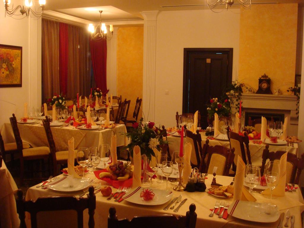 PENSIUNEA-CASA-DOMNEASCA-CURTEA-DE-ARGES-ROMANIA-AIR-TOUR-TRAVEL-6