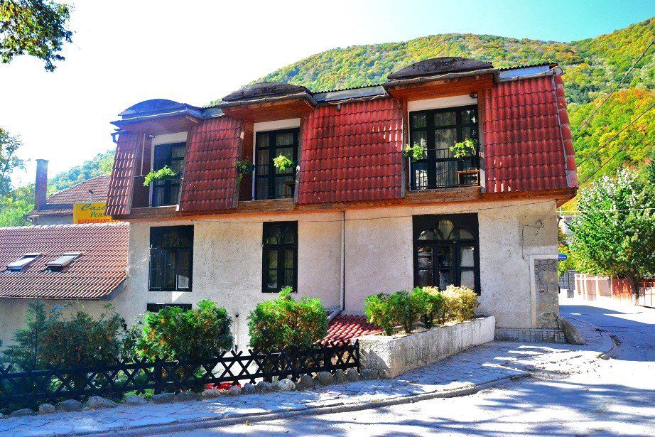 PENSIUNEA-CASA-LORABELLA-BAILE-HERCULANE-ROMANIA-AIR-TOUR-TRAVEL-1