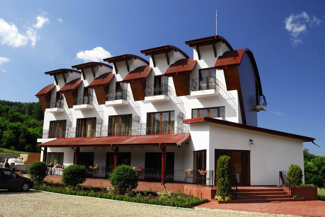 PENSIUNEA-CASA-PADURII-SLANIC-PRAHOVA-ROMANIA-AIR-TOUR-TRAVEL-1
