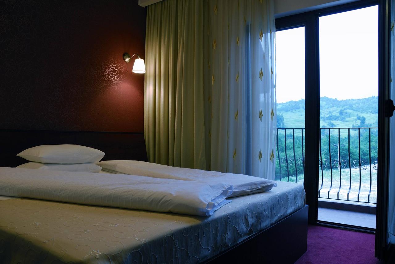 PENSIUNEA-CASA-PADURII-SLANIC-PRAHOVA-ROMANIA-AIR-TOUR-TRAVEL-6