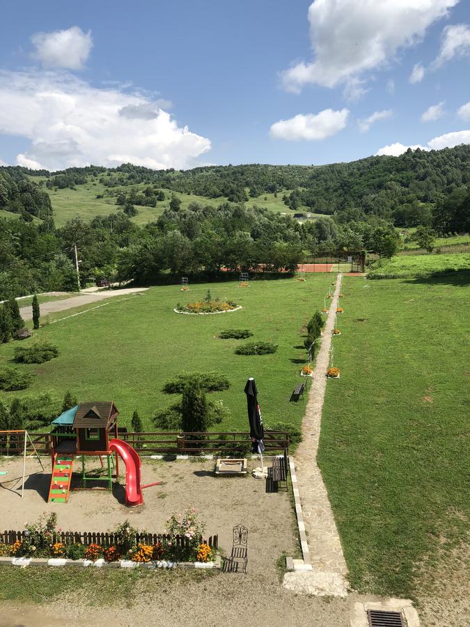 PENSIUNEA-CASA-PADURII-SLANIC-PRAHOVA-ROMANIA-AIR-TOUR-TRAVEL-8