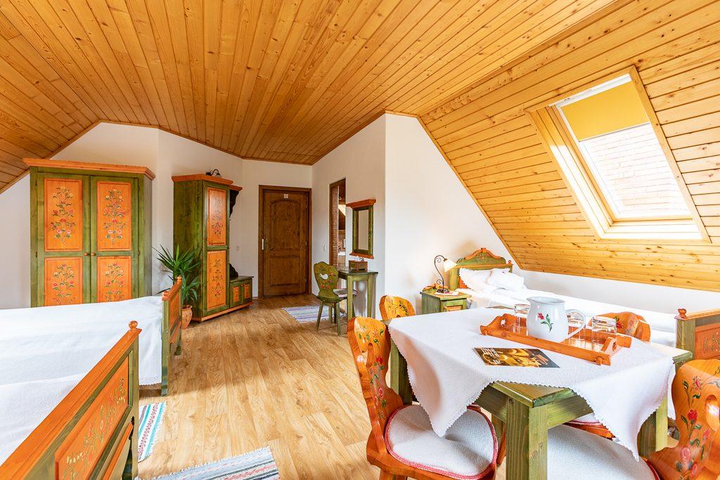 PENSIUNEA-CONACUL-SECUIESC-COLTESTI-ROMANIA-AIR-TOUR-TRAVEL-3
