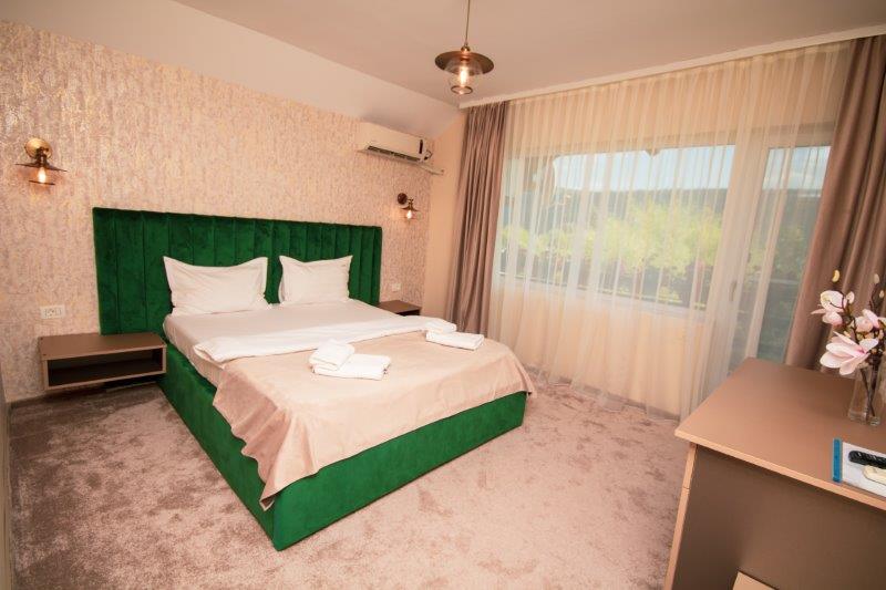 PENSIUNEA-DANUBIA-ESELNITA-ROMANIA-AIR-TOUR-TRAVEL-4