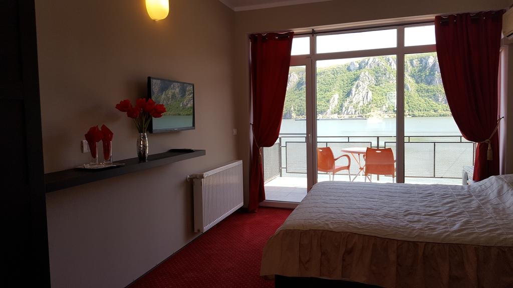 PENSIUNEA-DECEBAL-DUBOVA-ROMANIA-AIR-TOUR-TRAVEL-2