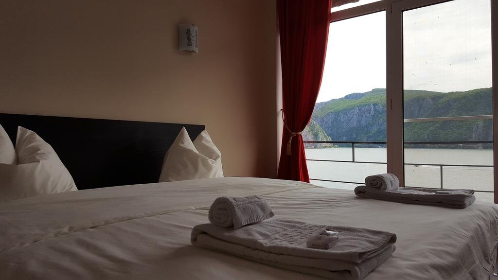 PENSIUNEA-DECEBAL-DUBOVA-ROMANIA-AIR-TOUR-TRAVEL-3