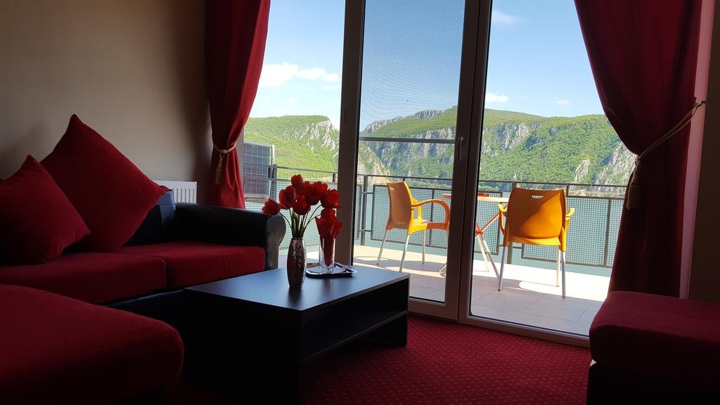 PENSIUNEA-DECEBAL-DUBOVA-ROMANIA-AIR-TOUR-TRAVEL-5