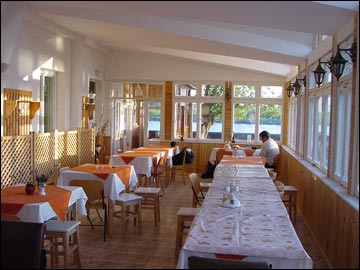 PENSIUNEA-DELIA-CRISAN-ROMANIA-AIR-TOUR-TRAVEL-3