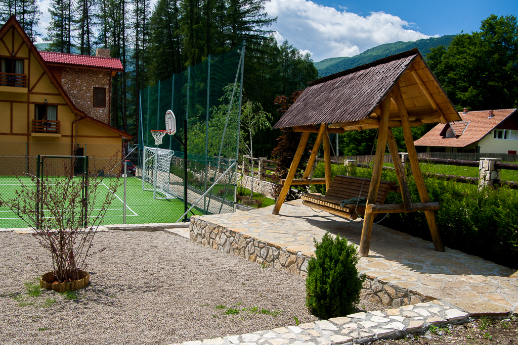 PENSIUNEA-GAINUSA-DE-MUNTE-CHEIA-ROMANIA-AIR-TOUR-TRAVEL-7