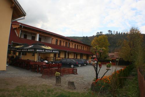 PENSIUNEA-MEDVEHAZ-PRAID-ROMANIA-AIR-TOUR-TRAVEL-1