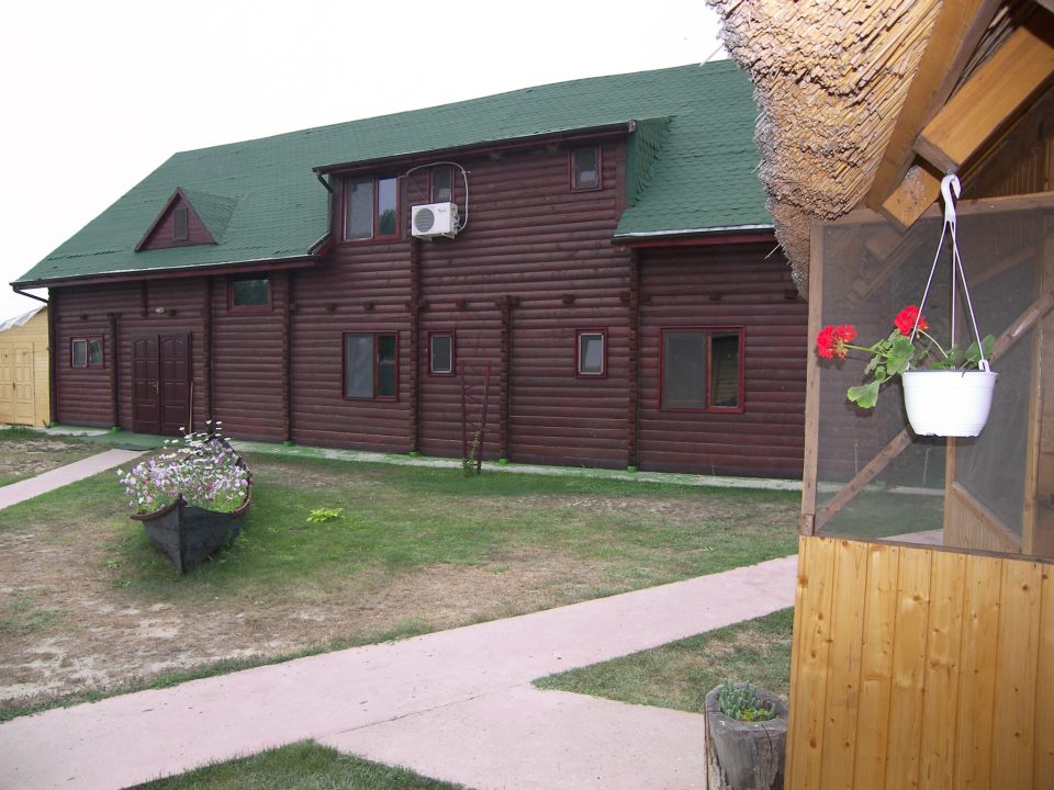 PENSIUNEA-PIKE-CRISAN-ROMANIA-AIR-TOUR-TRAVEL-1