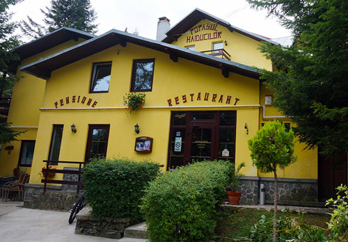 PENSIUNEA-POPASUL-HAIDUCILOR-ROMANIA-AIR-TOUR-TRAEVEL-1