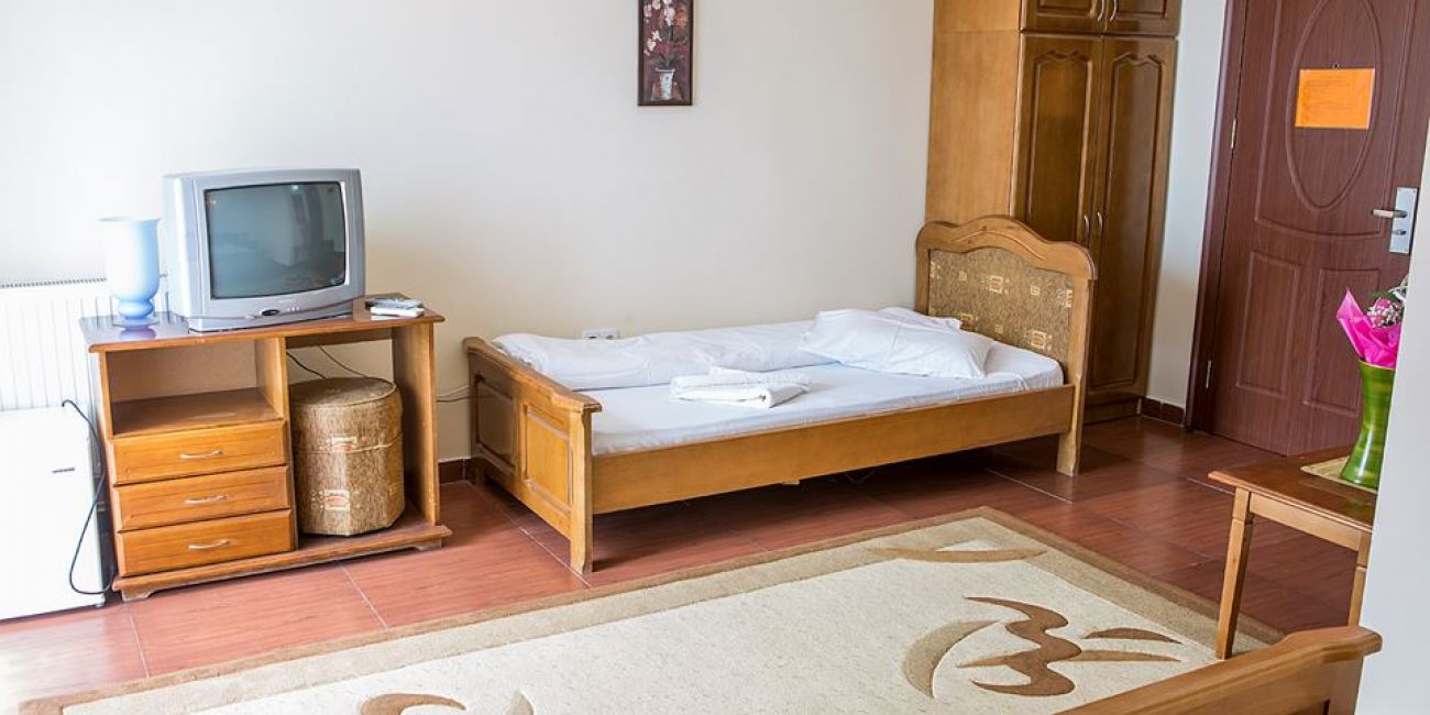 PENSIUNEA-ROXANA-EFORIE-NORD-ROMANIA-AIR-TOUR-TRAVEL-4