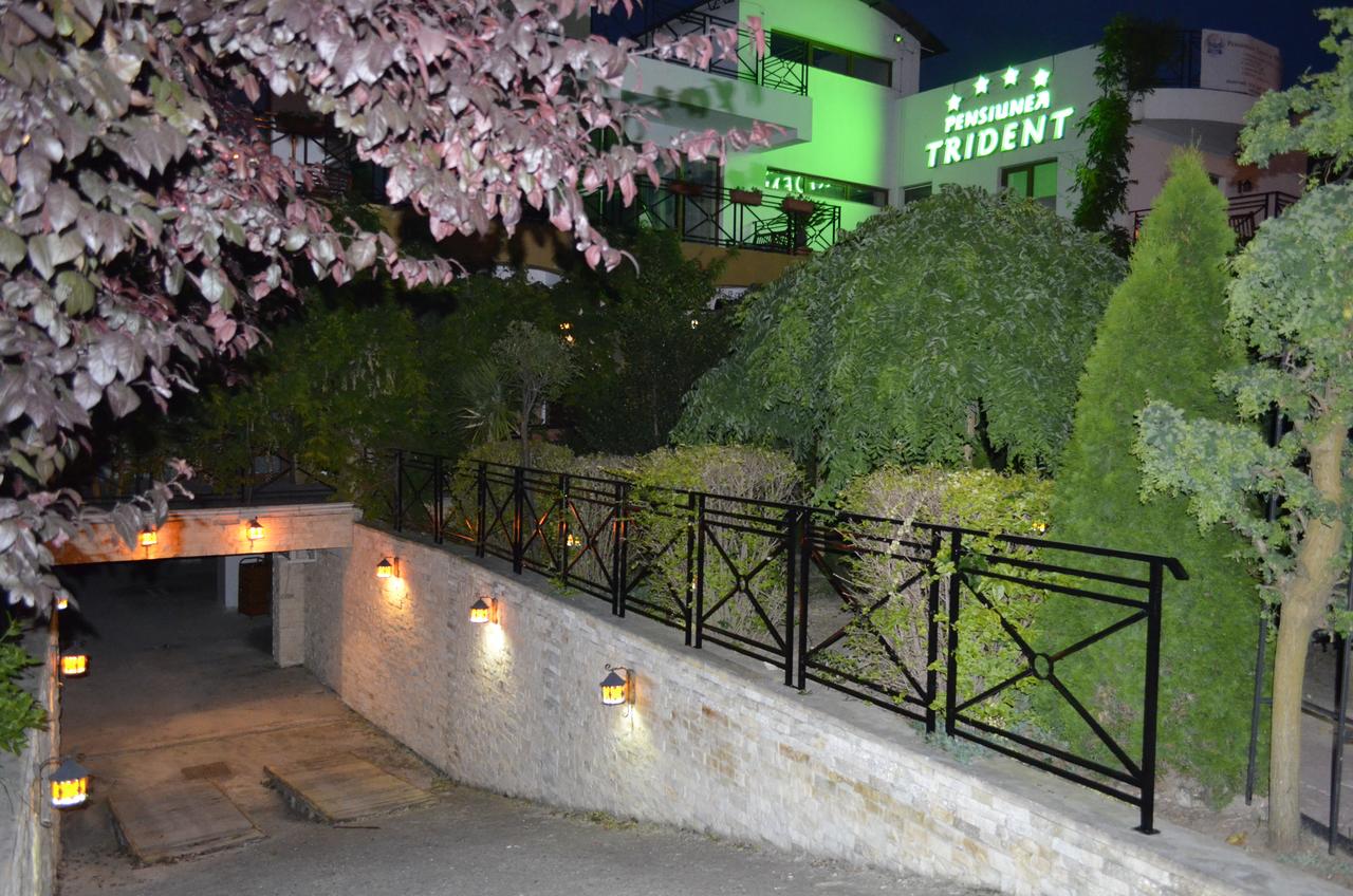 PENSIUNEA-TRIDENT-COSTINESTI-ROMANIA-AIR-TOUR-TRAVEL-1