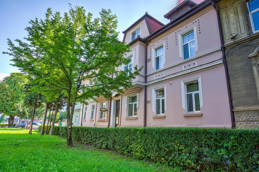 RESIDENCE-AMBIENT-BRASOV-ROMANIA-AIR-TOUR-TRAVEL-1