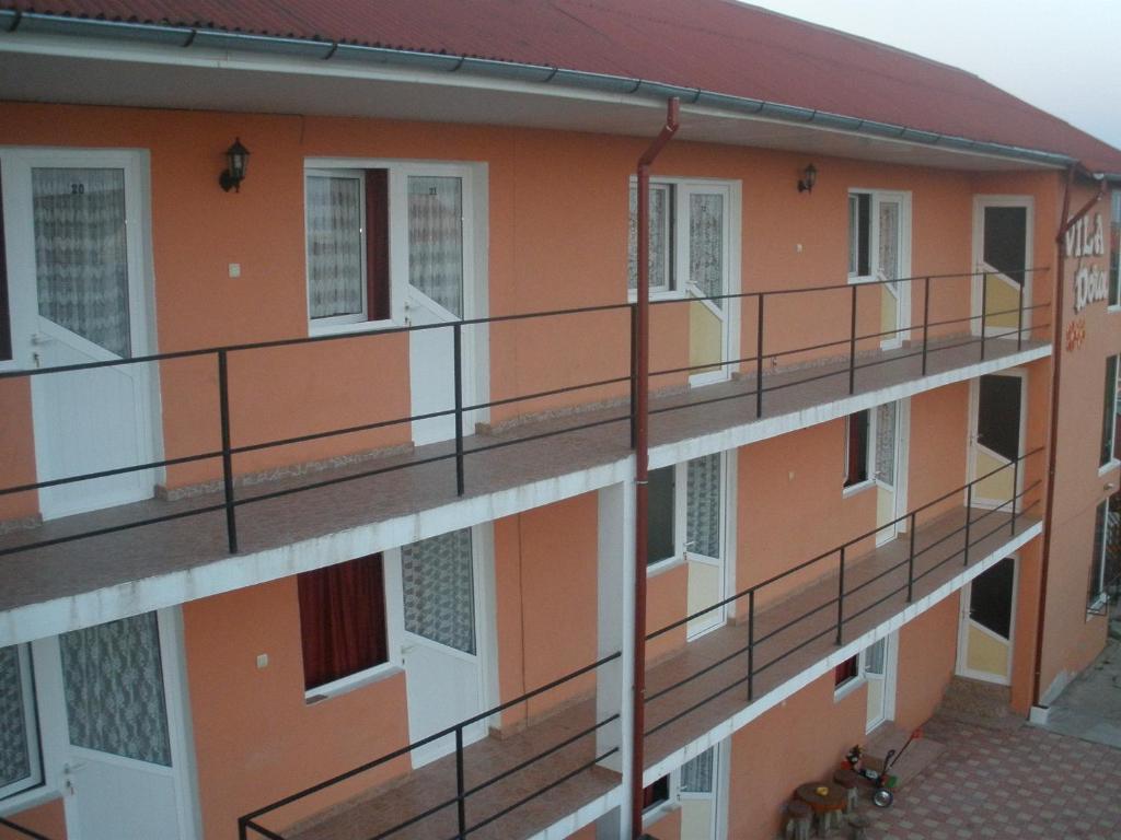 VILA-DORA-COSTINESTI-ROMANIA-AIR-TOUR-TARVEL-1