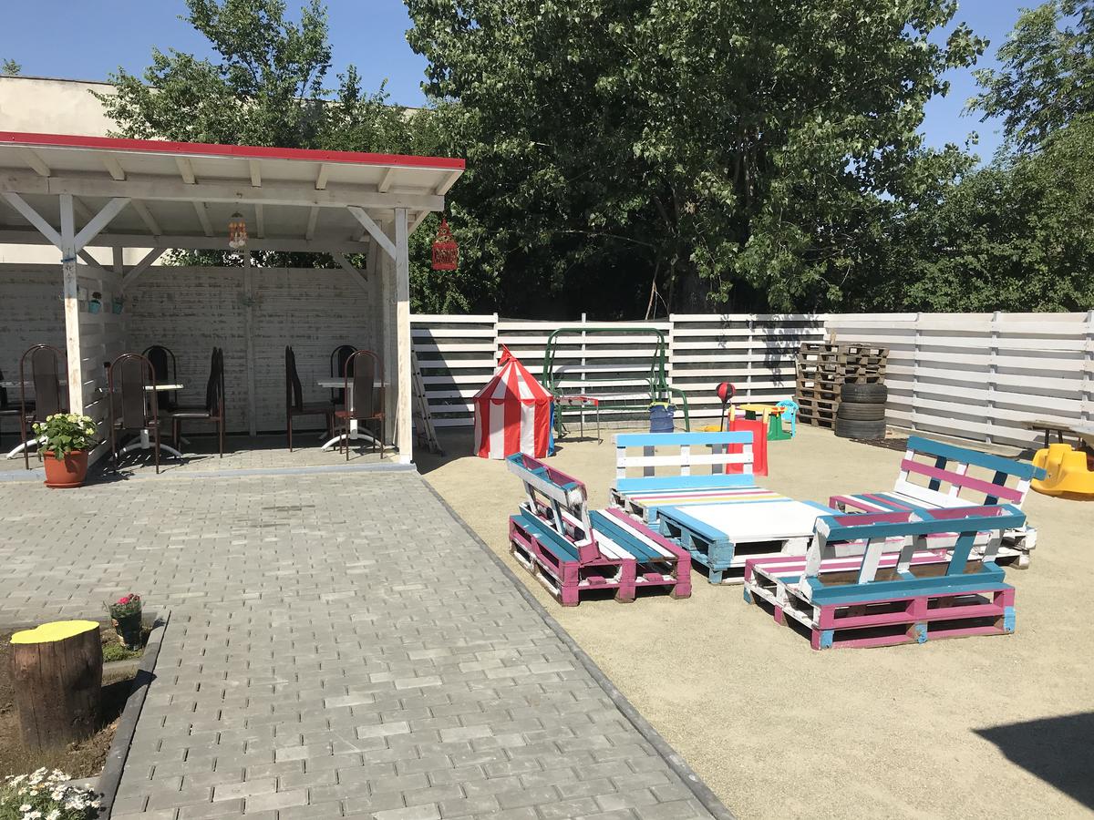VILA-SEVEN-TONS-EFORIE-NORD-ROMANIA-AIR-TOUR-TRAVEL-7