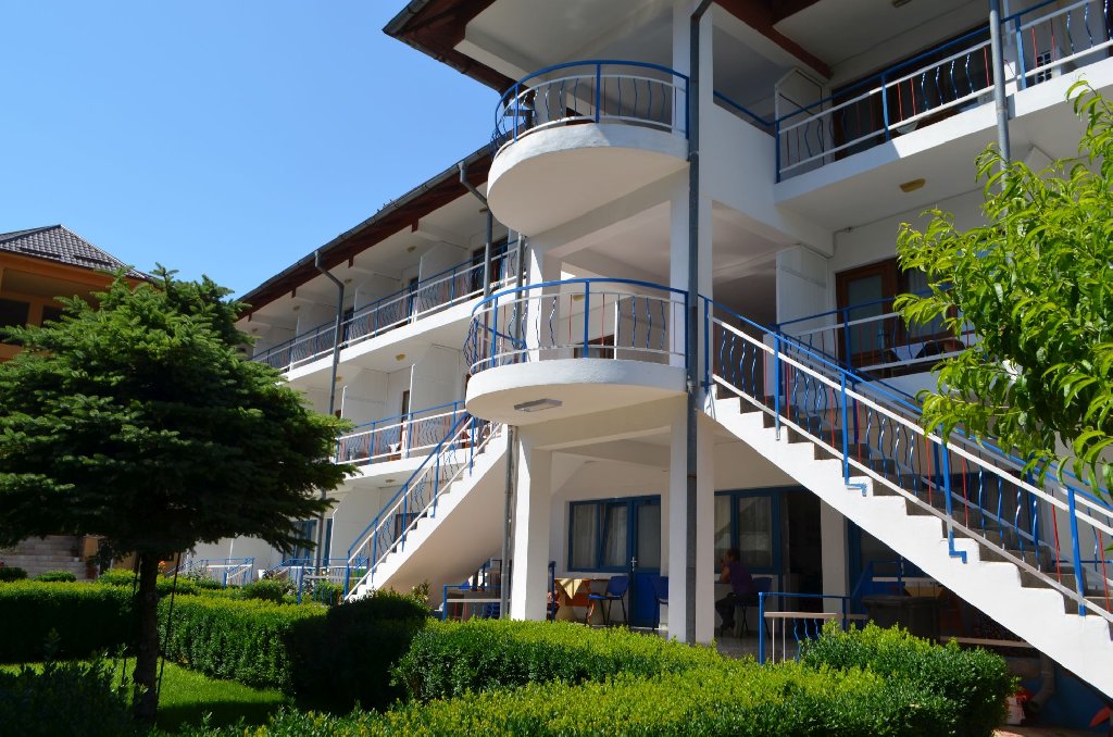 VILA-TANASE-COSTINESTI-ROMANIA-AIR-TOUR-TRAVEL-1